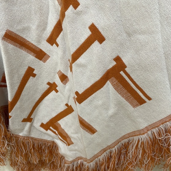 Gorgeous Tribal/Western? Y2K Design Vtg. 1990’s Cape Shawl Rust & Cream-Boho. - Picture 12 of 12